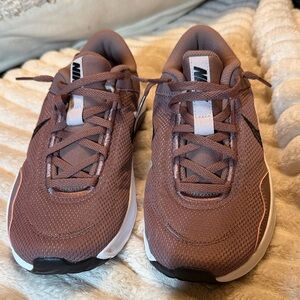 👟 Nike Women’s Running Sneakers – NEW, Never Worn
